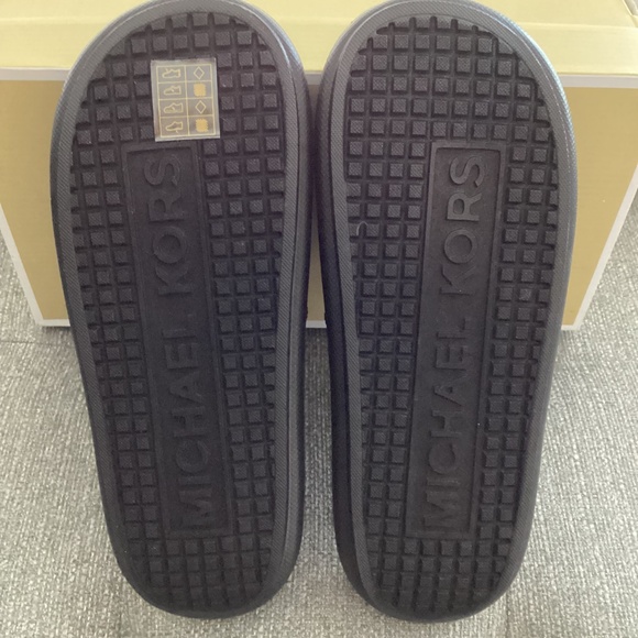 Michael Kors MICHAEL MMK Splash Slide Sandals, size 8 - Picture 2 of 10